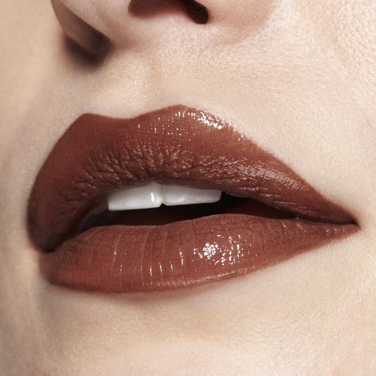 Lustreglass Sheer-Shine Lipstick-Uncensored
Cool Dark Brown