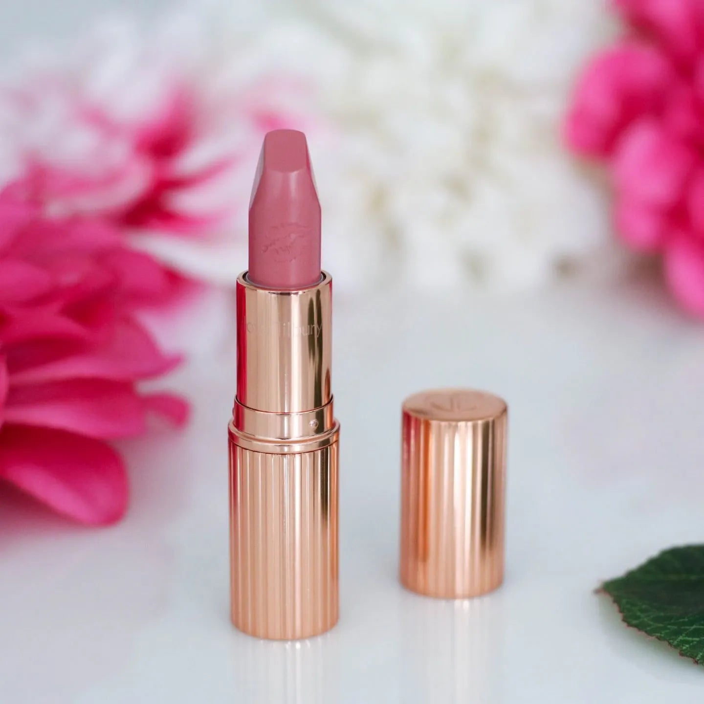 HOT LIPS
LIV IT UP
Heart
A pale pretty pink moisturizing lipstick