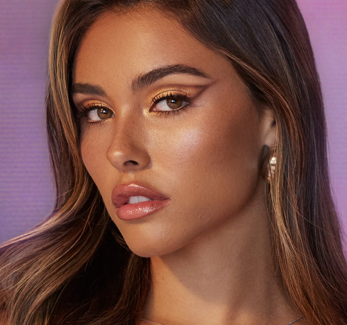 MADISON BEER CHANNEL SURFING ARTISTRY PALETTE