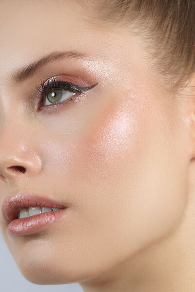 Heaven's Hue Highlighter
- Kitten