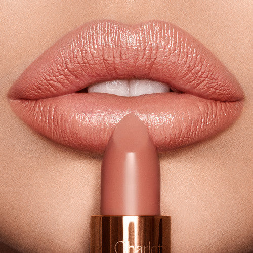 K.I.S.S.I.N.G Lipstick
- Bitch perfect