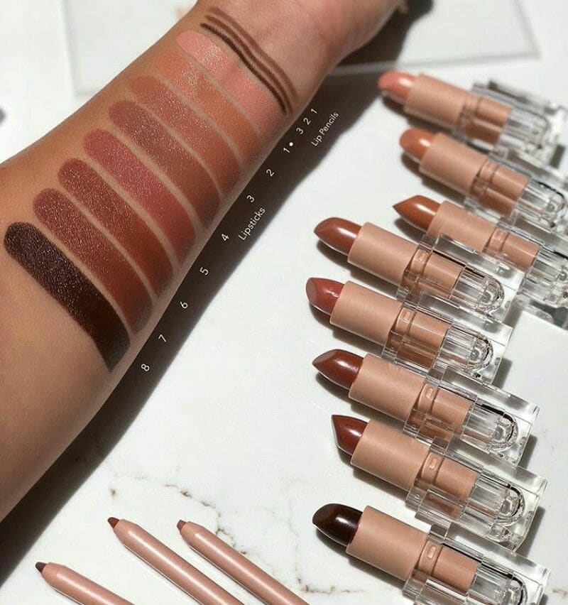 NUDE CRÈME LIPSTICKS
- Nude 5: Mid-tone rosy nude