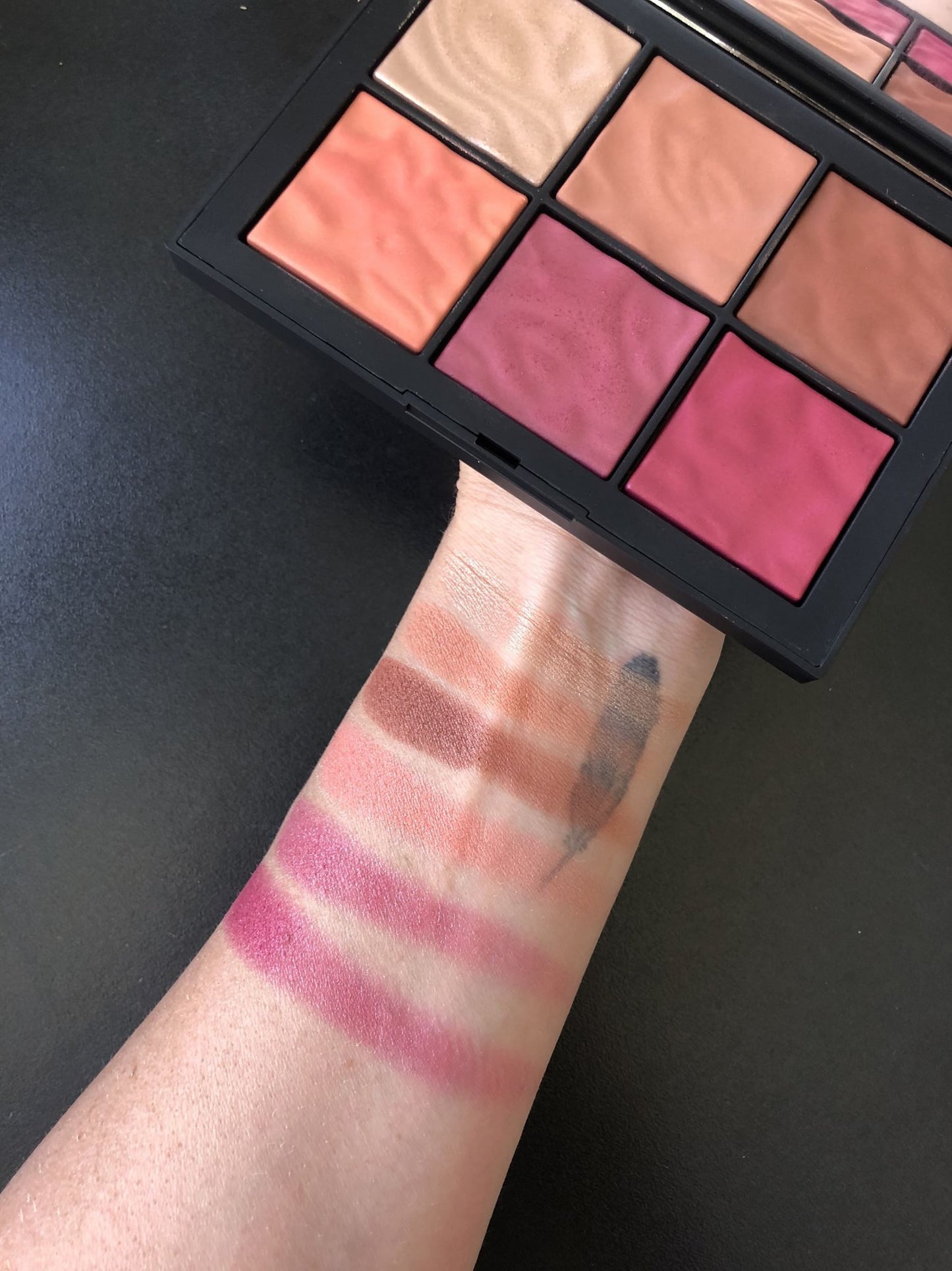 Exposed cheek palette