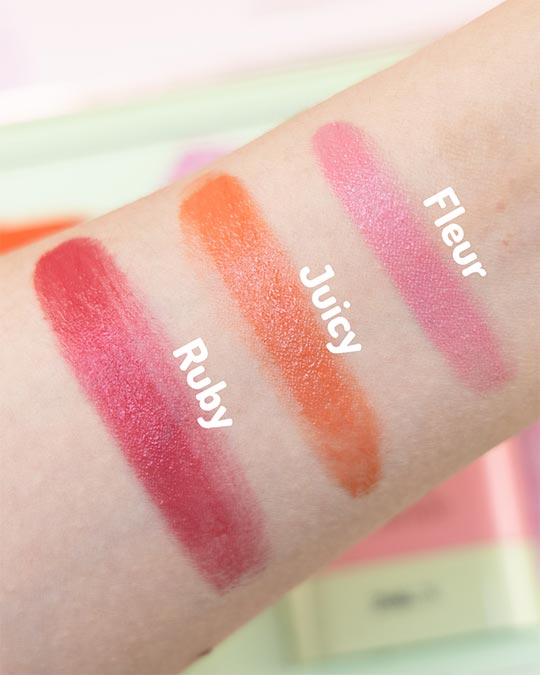 On-the-Glow Blush
- Fleur