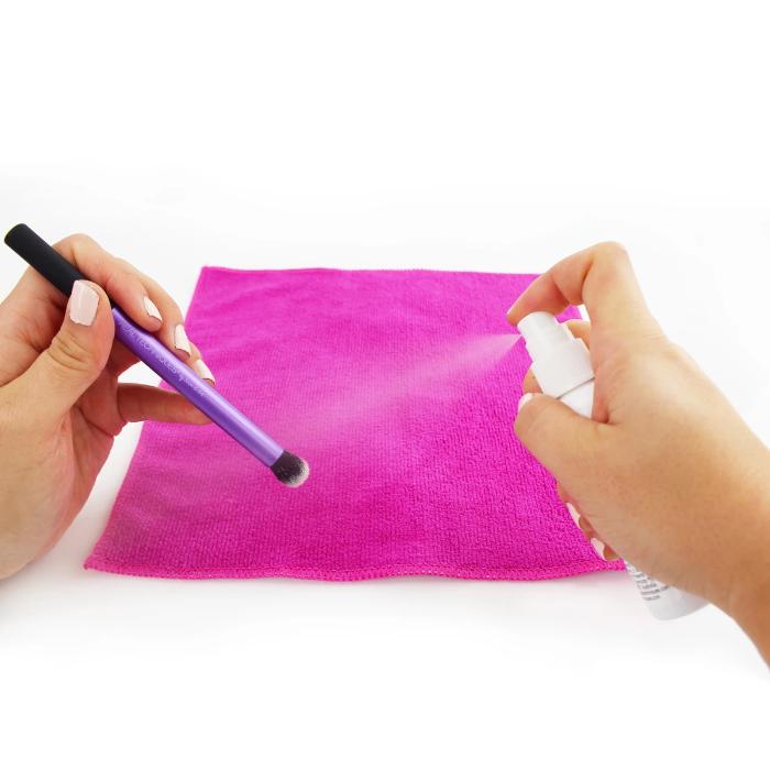 Real Techniques By Sam & Nic Instant Brush Cleaner + Towel