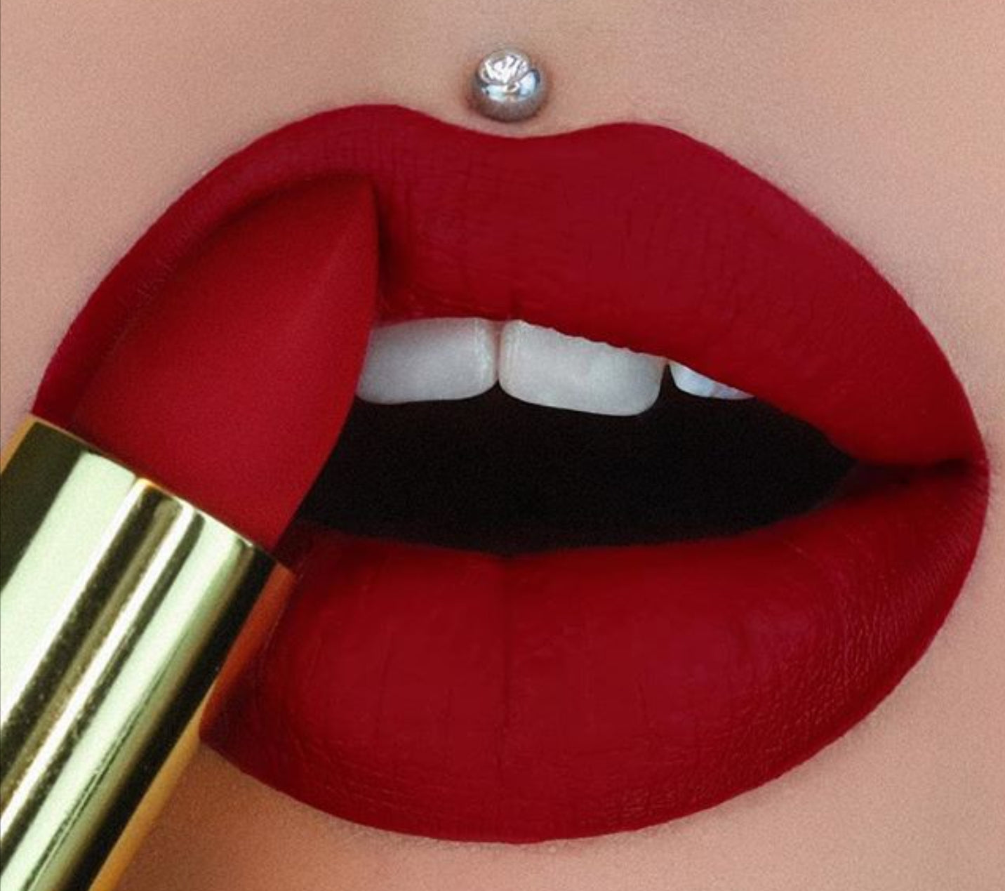 MATTETRANCE™
LIPSTICK
- Elson
