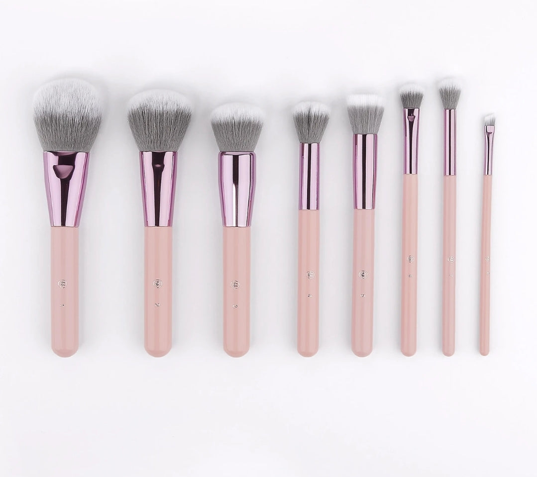 Opallusion: Dreamy
8 Piece Brush Set