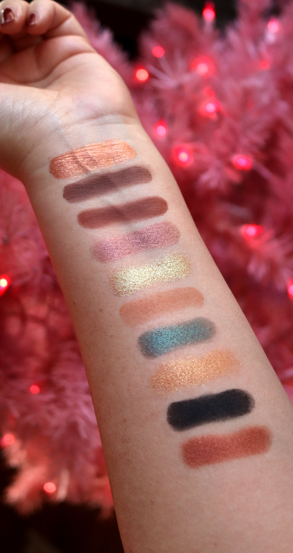 Too faced christmas eyeshadow ( 1 eyeshadow included only -NEW NO BOX )