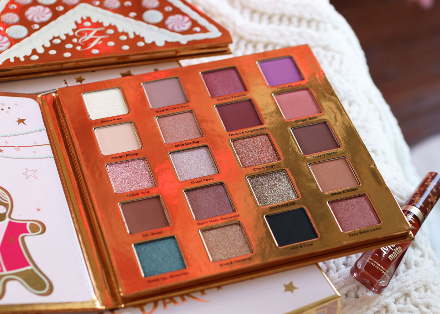 Too faced christmas eyeshadow ( 1 eyeshadow included only -NEW NO BOX )