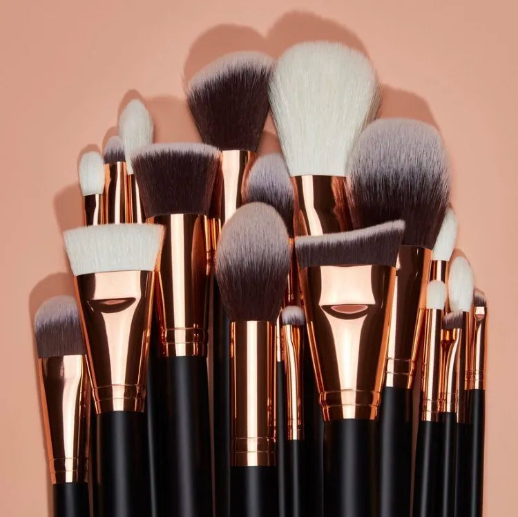 STROKE OF LUXE 18-PIECE ROSE GOLD BRUSH SET