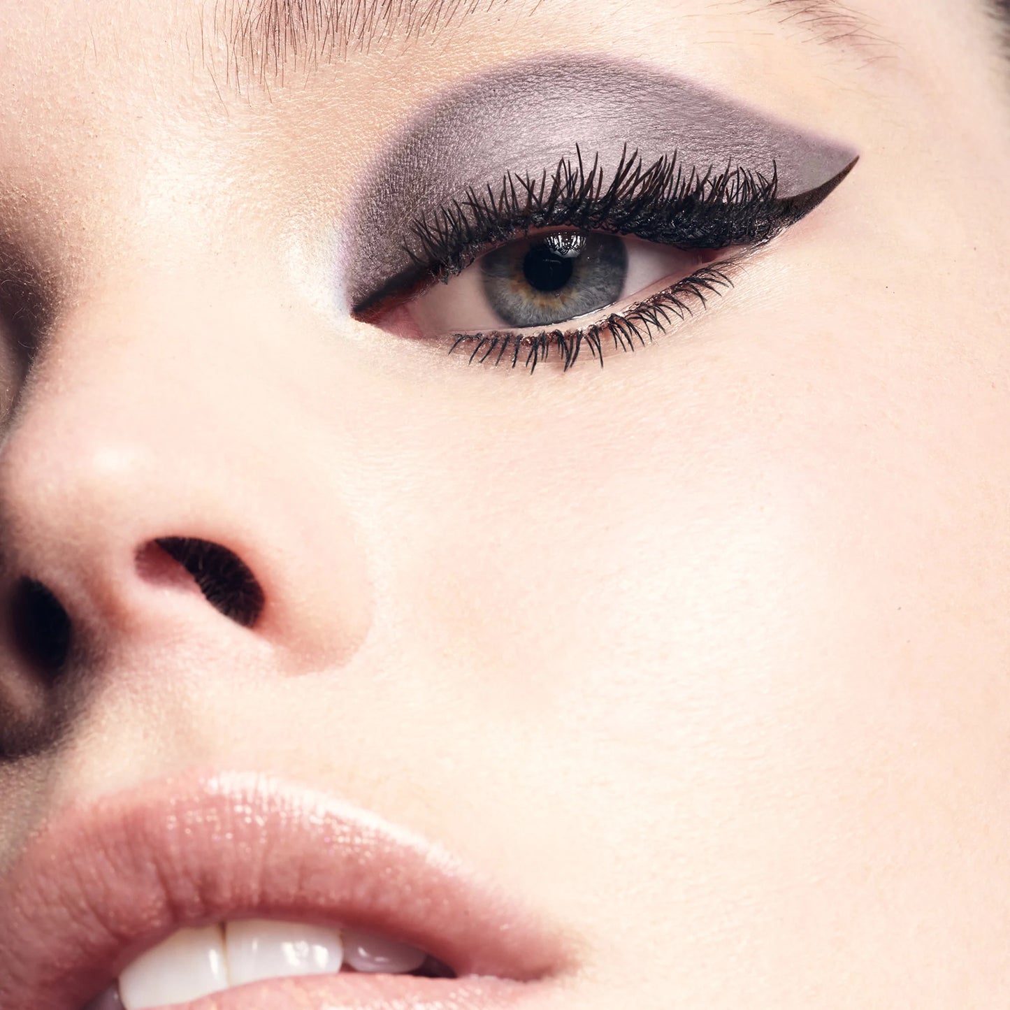 Suede Shade Liquid Eye Shadow-Smoky silk