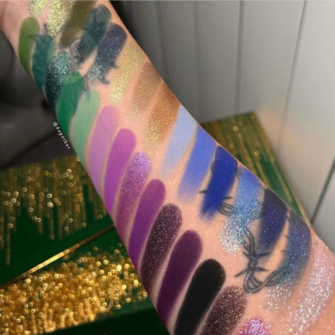 MIKAYLA PAHT TWO X GLAMLITE 30 COLOR PALETTE
