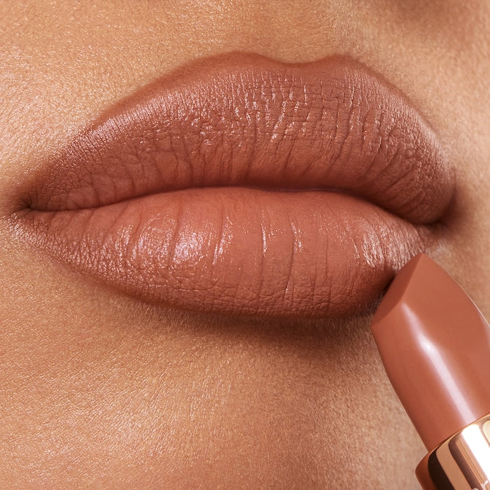 Matte Revolution Lipstick
- Catwalking - nude peach matte