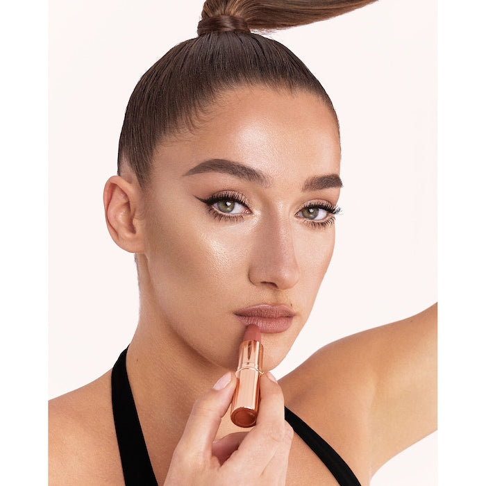 Matte Revolution Lipstick
- Catwalking - nude peach matte
