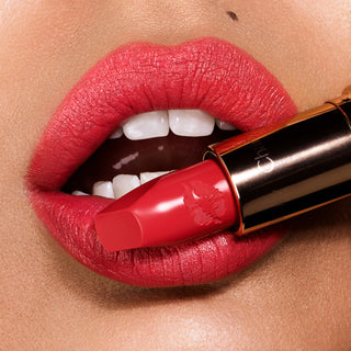 HOT LIPS
HOT EMILY