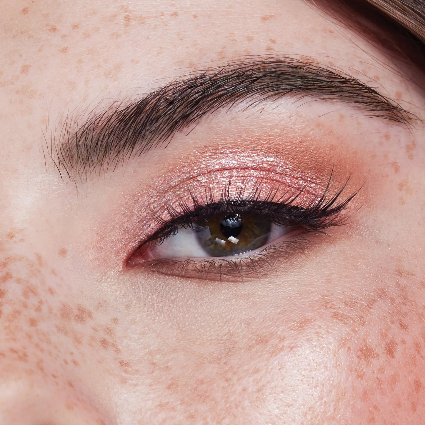 GLISTEN & GLOW LIQUID EYE SHADOW-Rio - Soft pink glitter