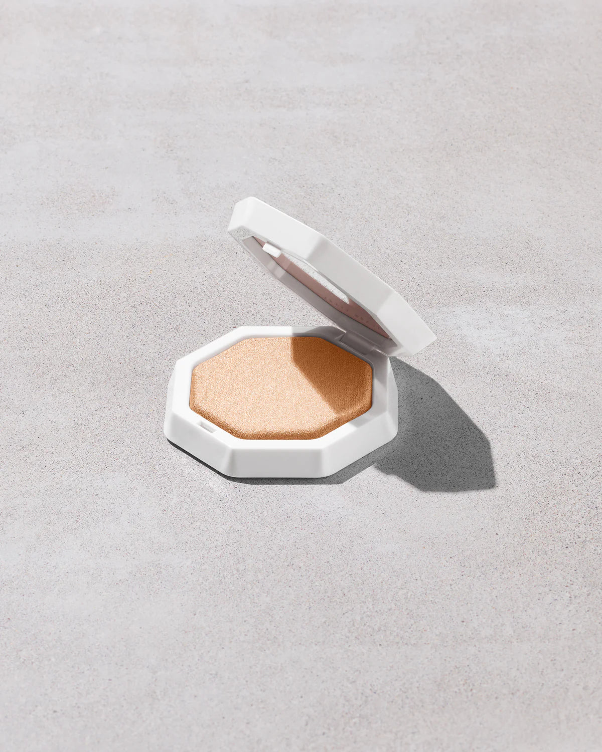 FENTY BEAUTY Demi Glow Light-Diffusing Highlighter-Prosecco