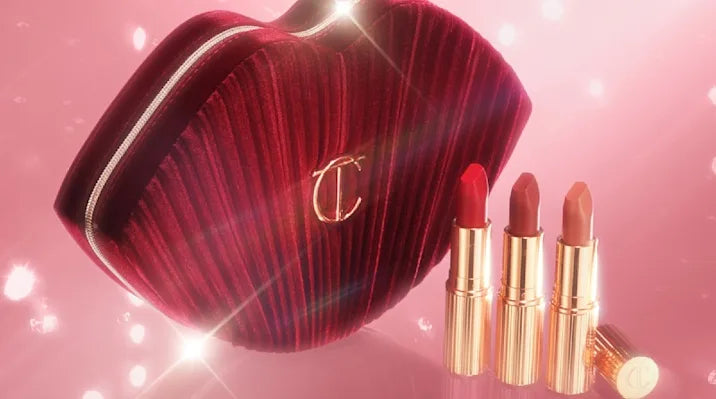 HOT LIPS BAG
MAKEUP BAG & LIP KIT