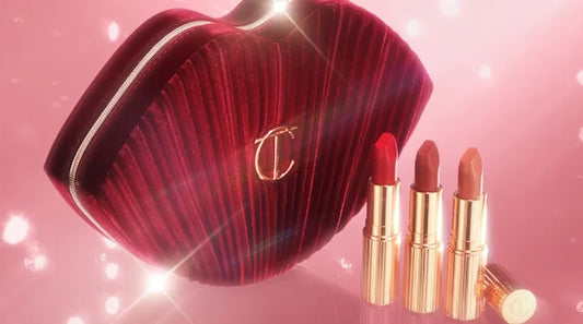 HOT LIPS BAG
MAKEUP BAG & LIP KIT