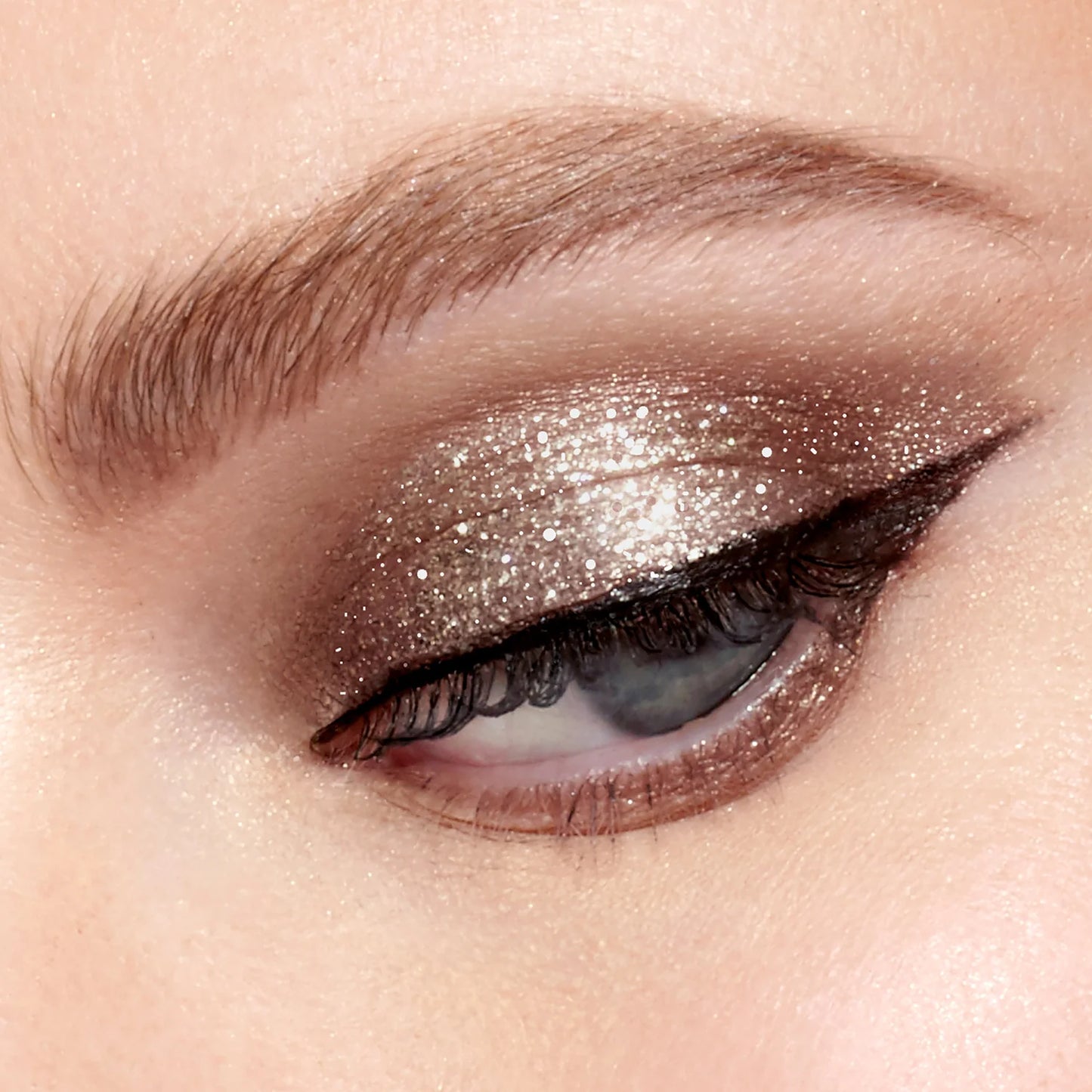 GLITTER & GLOW LIQUID EYE SHADOW- Smoldering satin