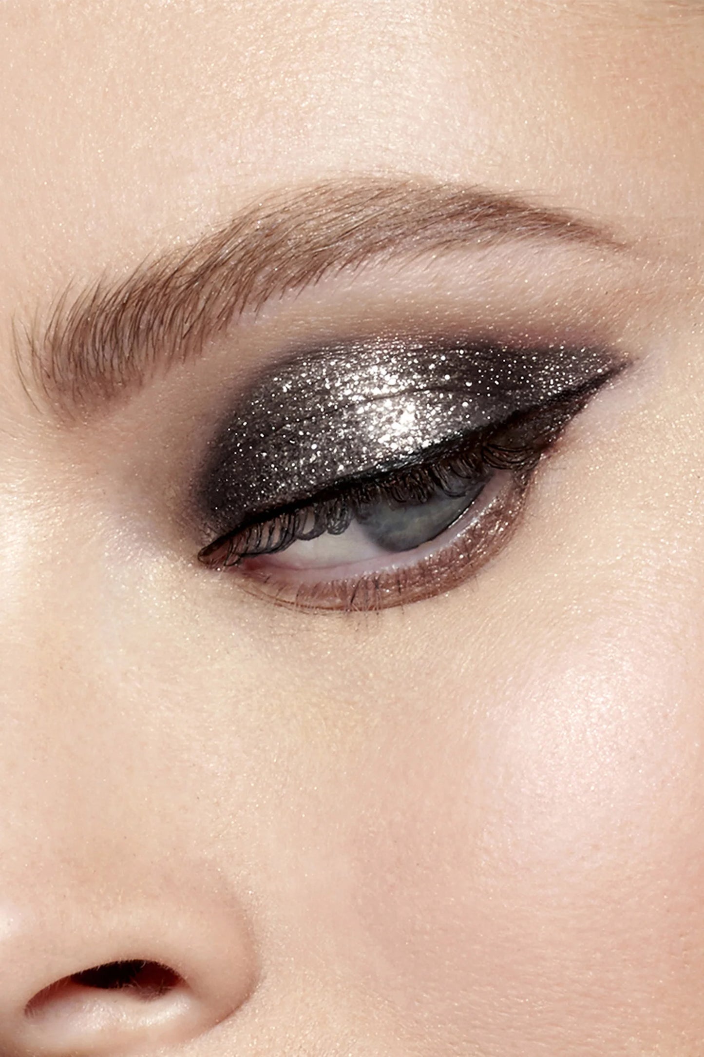 GLITTER & GLOW LIQUID EYE SHADOW-Molten Midnight