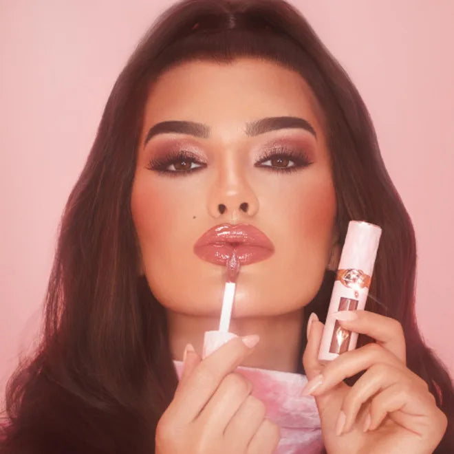 JUICY, PLUMPER-LOOKING LIPS KIT
LIP KIT