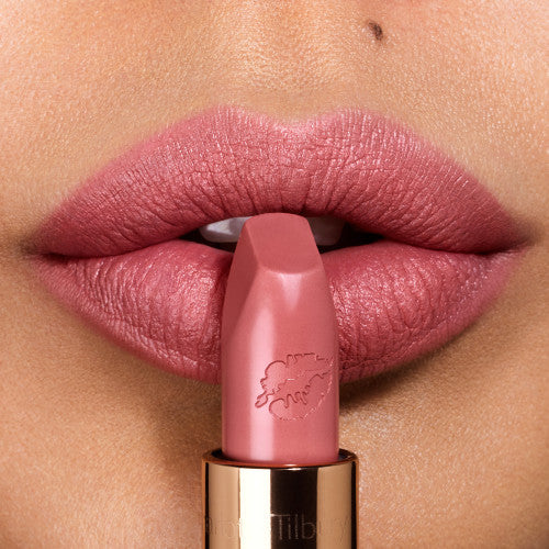 HOT LIPS
KIDMAN'S KISS

Heart
A magic matte rose-petal pink lipstick