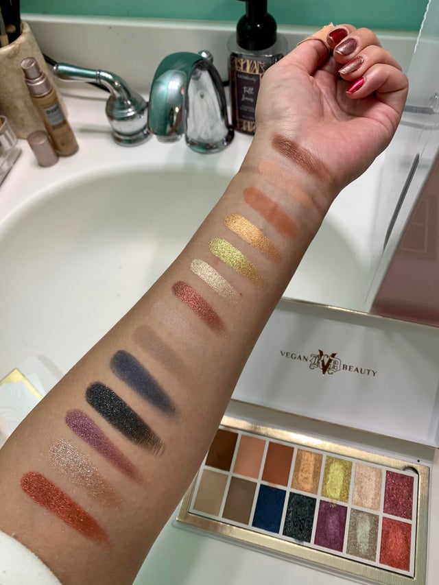 Edge of Reality Fully Recyclable Eyeshadow Palette