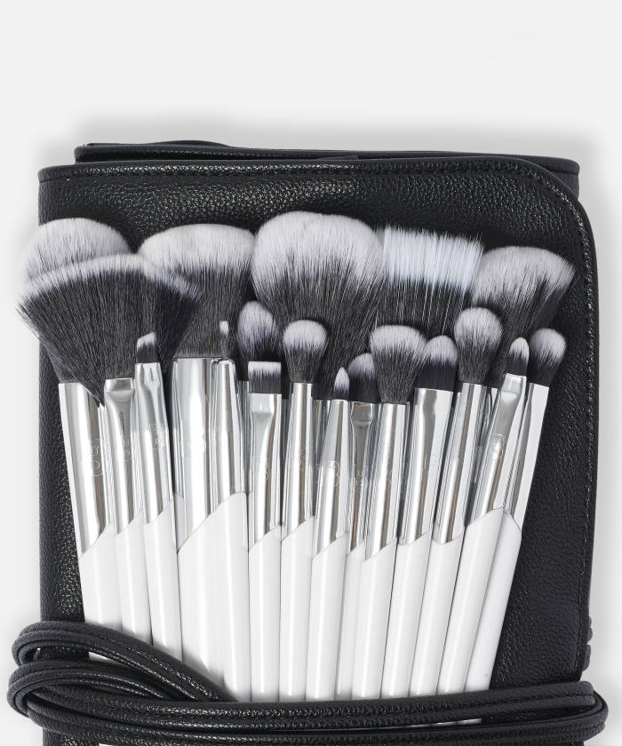 18 PIECE EYE & FACE BRUSH SET