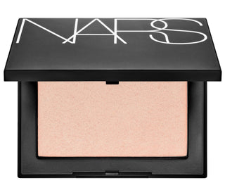 HIGHLIGHTING POWDER
- Fort de France ( champagne color )