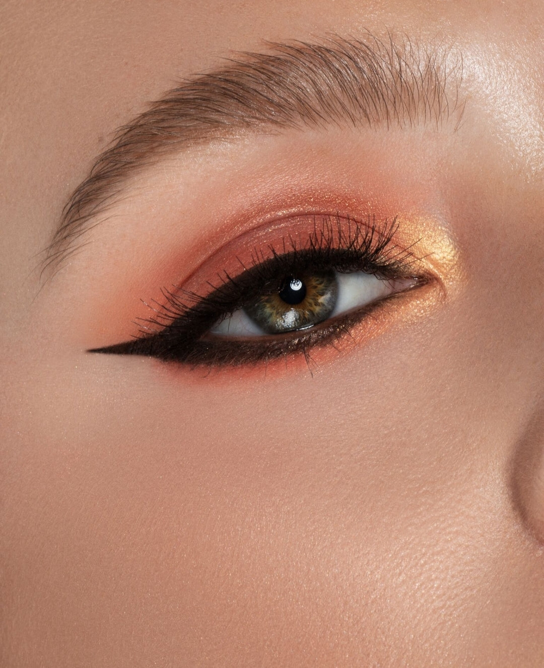 The peach extended eyeshadow palette *