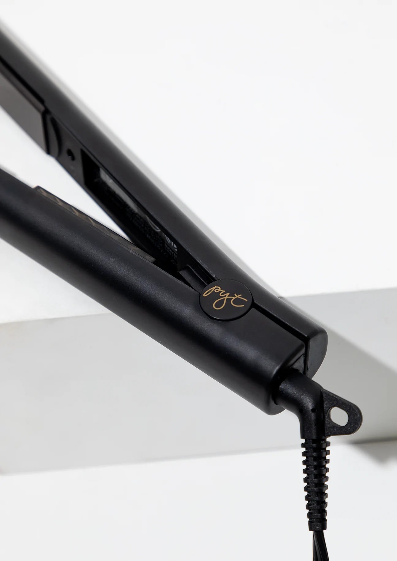 ION FUSION 2.0 PRO ANALOG CERAMIC STYLER (350$ Value)- DUAL VOLTAGE