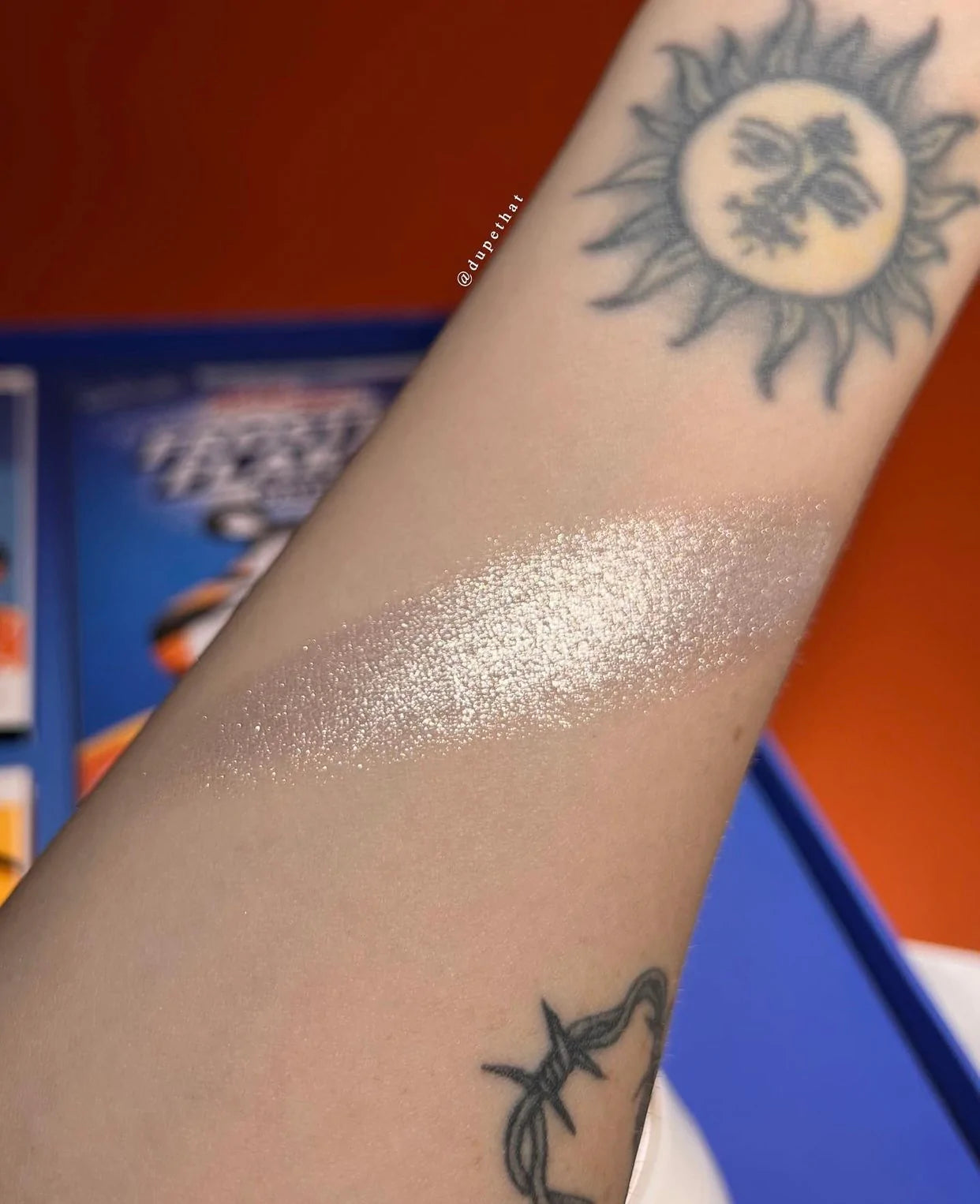 FROSTED FLAKES X GLAMLITE LOOSE HIGHLIGHTER