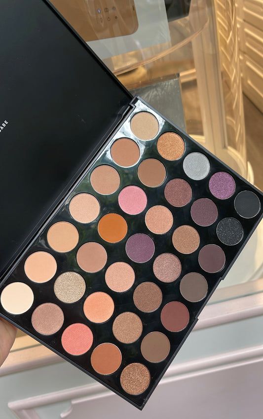 35 W warm eyeshadow palette