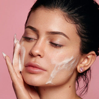 FOAMING FACE WASH

 