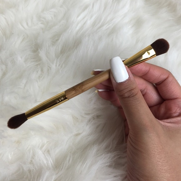 rule bender double-ended eyeshadow brush